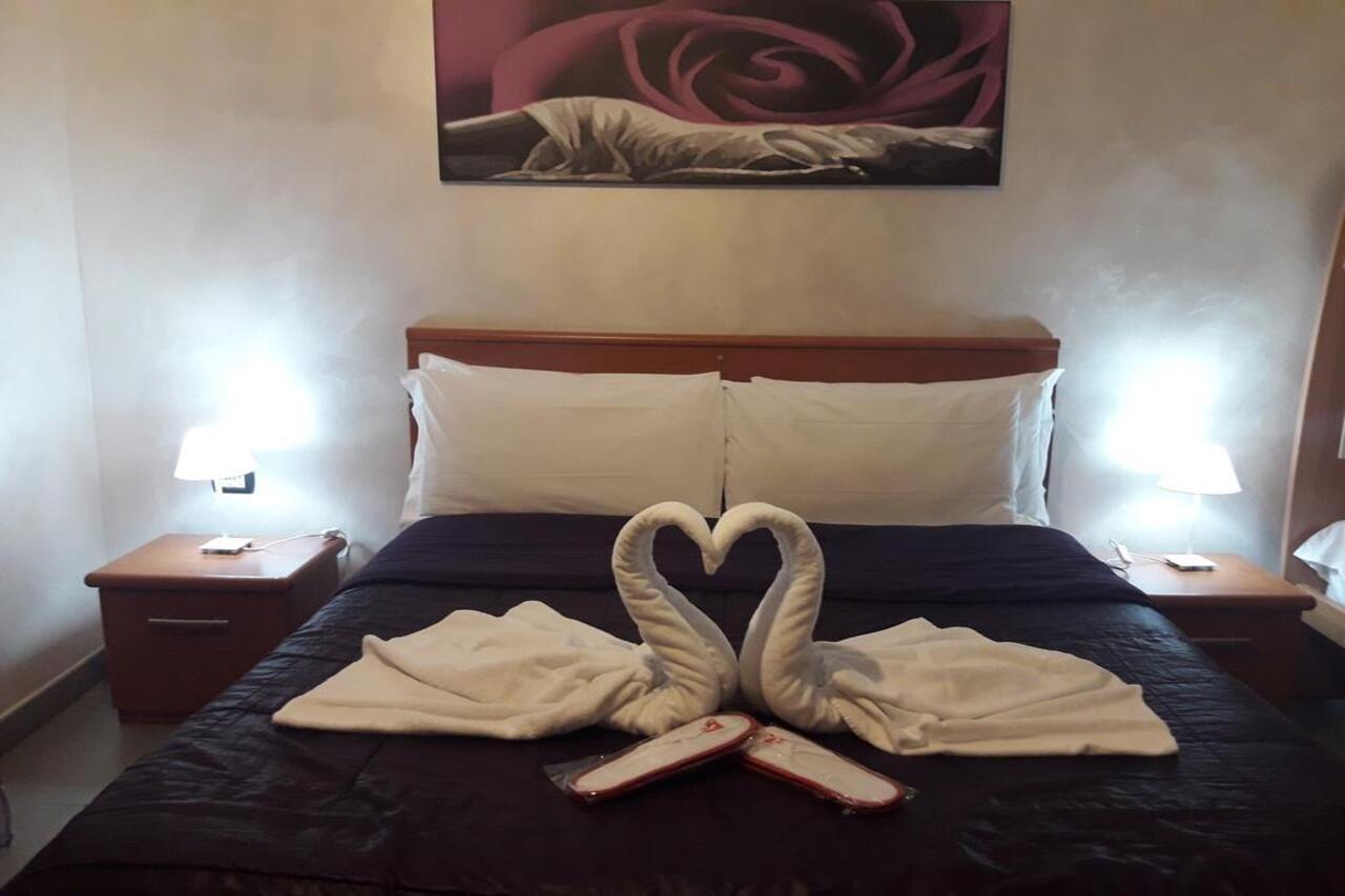 B&B Fiumicino Airport Resort Bagian luar foto