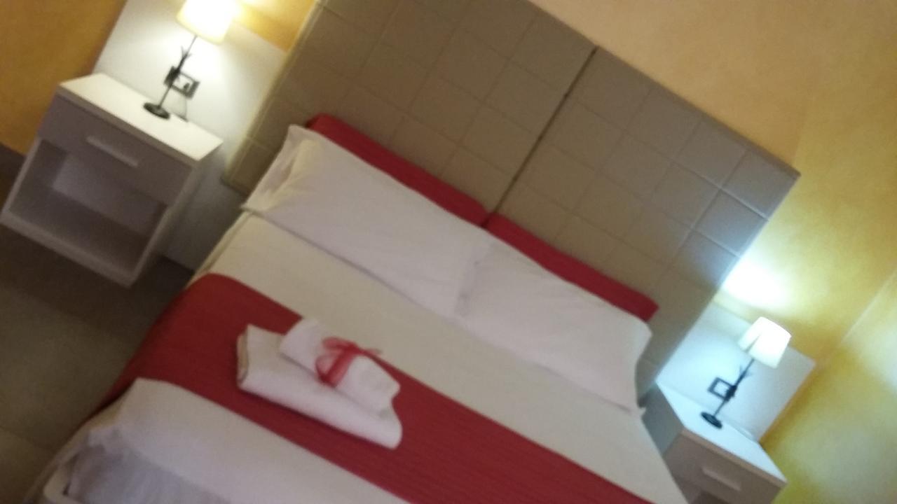 B&B Fiumicino Airport Resort Bagian luar foto