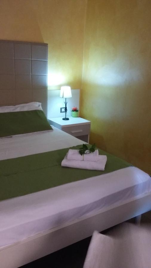 B&B Fiumicino Airport Resort Bagian luar foto