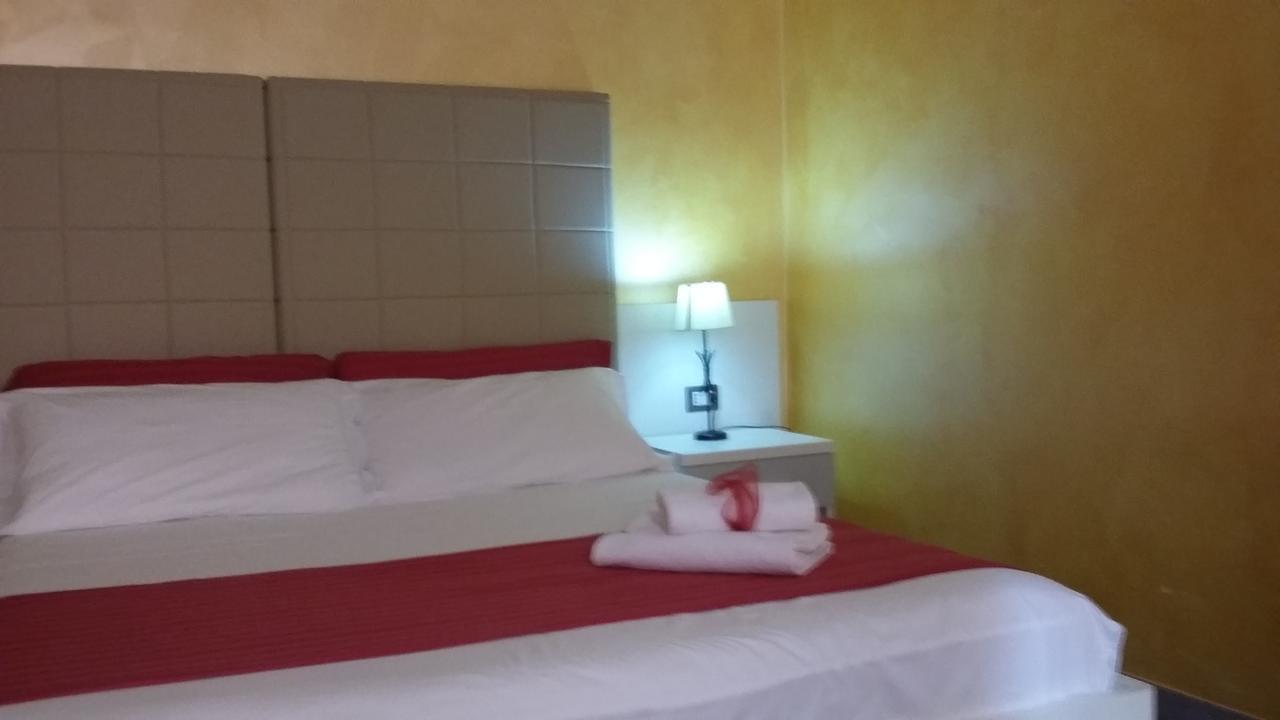 B&B Fiumicino Airport Resort Bagian luar foto