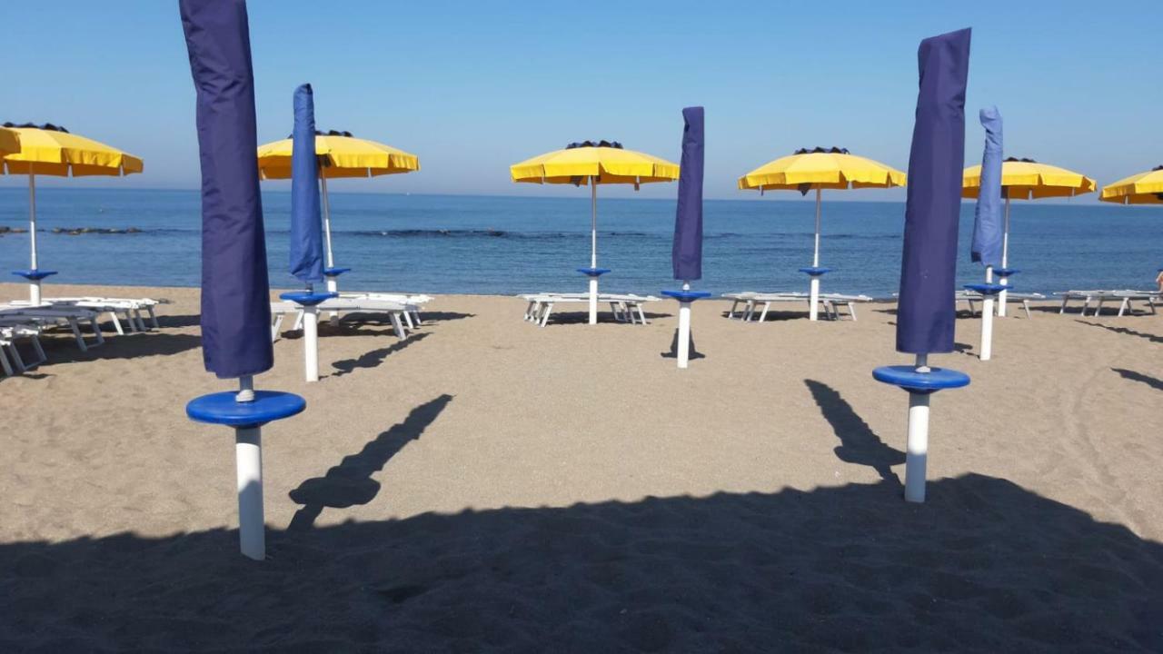 B&B Fiumicino Airport Resort Bagian luar foto