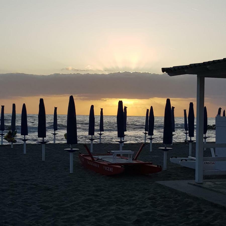 B&B Fiumicino Airport Resort Bagian luar foto